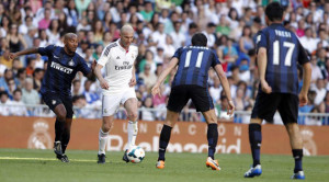 Zidane fue figura en el partido de leyendas en el bernabéu 2014