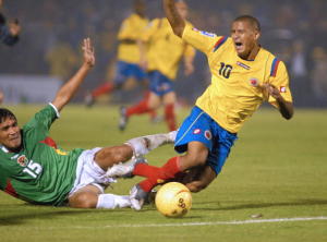 Colombia's Macnelly Torres (L), gets tan