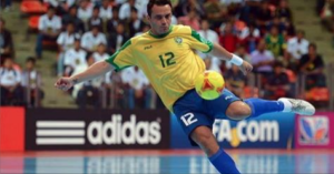 Falcão jugando Futsal