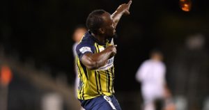 Usain Bolt y un doblete que puede marcar su futuro en el fútbol profesional